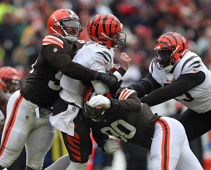 Cleveland Browns defensive end Myles Garrett (95) and Cleveland Browns defensive end Jadeveon Clowney (90) sandwich Cincinnati Bengals quarterback Brandon Allen (8) during the first half of an NFL football game, Sunday, Jan. 9, 2022, in Cleveland, Ohio. [Jeff Lange/Beacon Journal] clowney garrett tackle